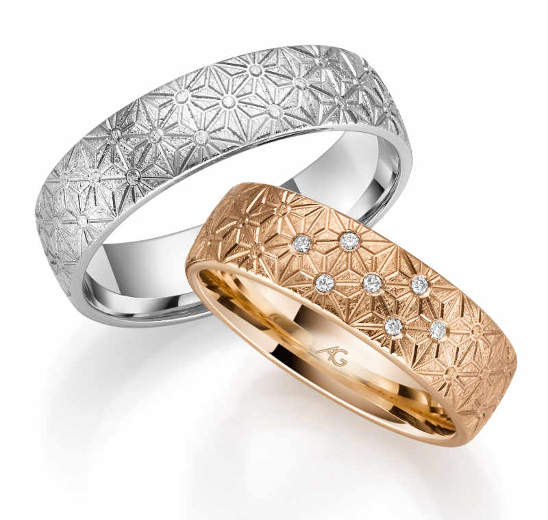 Gerstner - Trauringe - 31124 1 Trauringe mit Struktur und Diamanten in zwei unterschiedlichen Farben Design