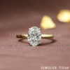 Verlobungsring mit ovalem Diamanten