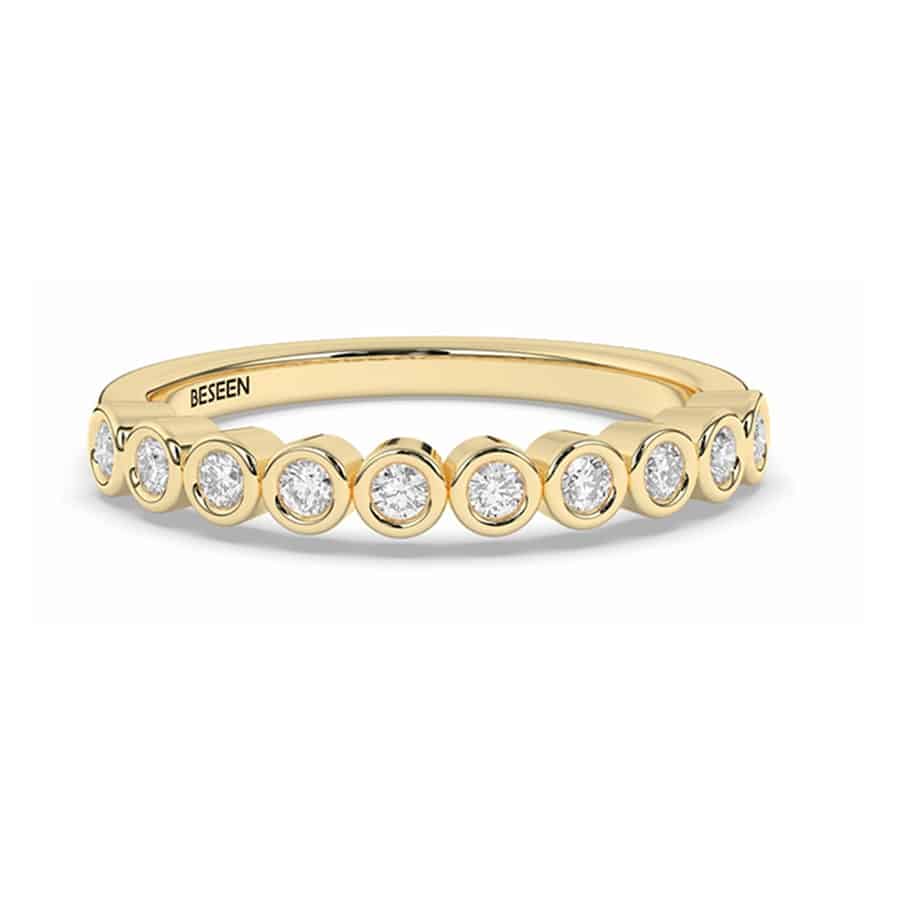 Schlichter Ring mit ca. 10 runden Diamanten (2 mm Durchmesser, Farbe D, Reinheit VVS) 1 Schlichter Ring mit ca. 10 runden Diamanten (2 mm Durchmesser, Farbe D, Reinheit VVS)