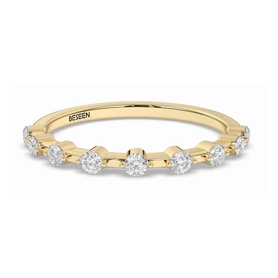 Schlichter Ring mit neun runden Diamanten (1,7 mm Durchmesser, Farbe D und Reinheit VVS) 1 Schlichter Ring mit neun runden Diamanten (1,7 mm Durchmesser, Farbe D und Reinheit VVS)