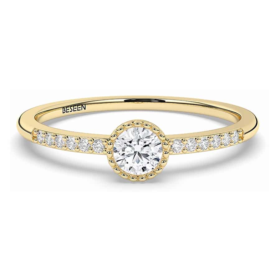 Schlichter Ring mit einem runden 0,15-karätigen Stein in der Mitte 1 Schlichter Ring mit einem runden 0,15-karätigen Stein in der Mitte